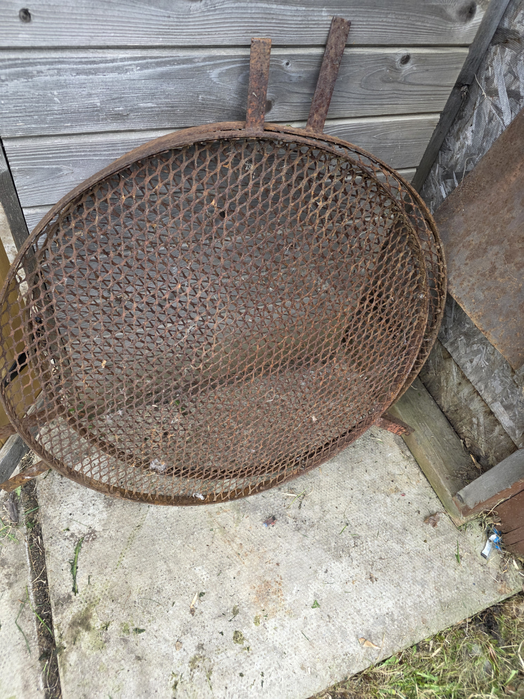 2 fire pit grates