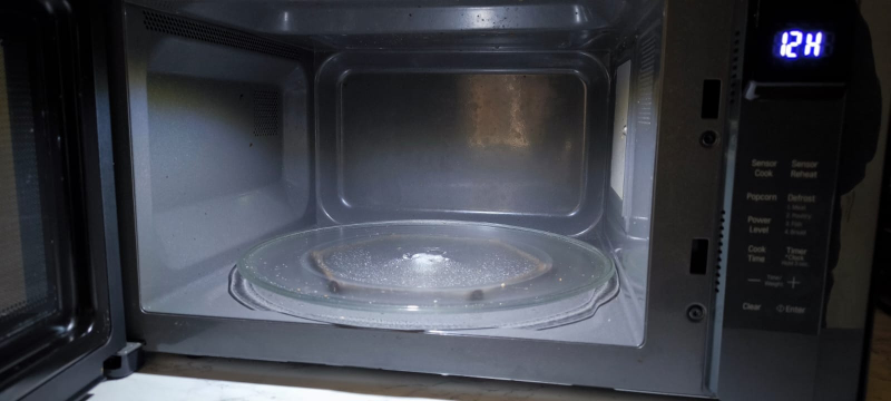 LG 1.5 cu. ft. smart inverter Microwave - photo 2