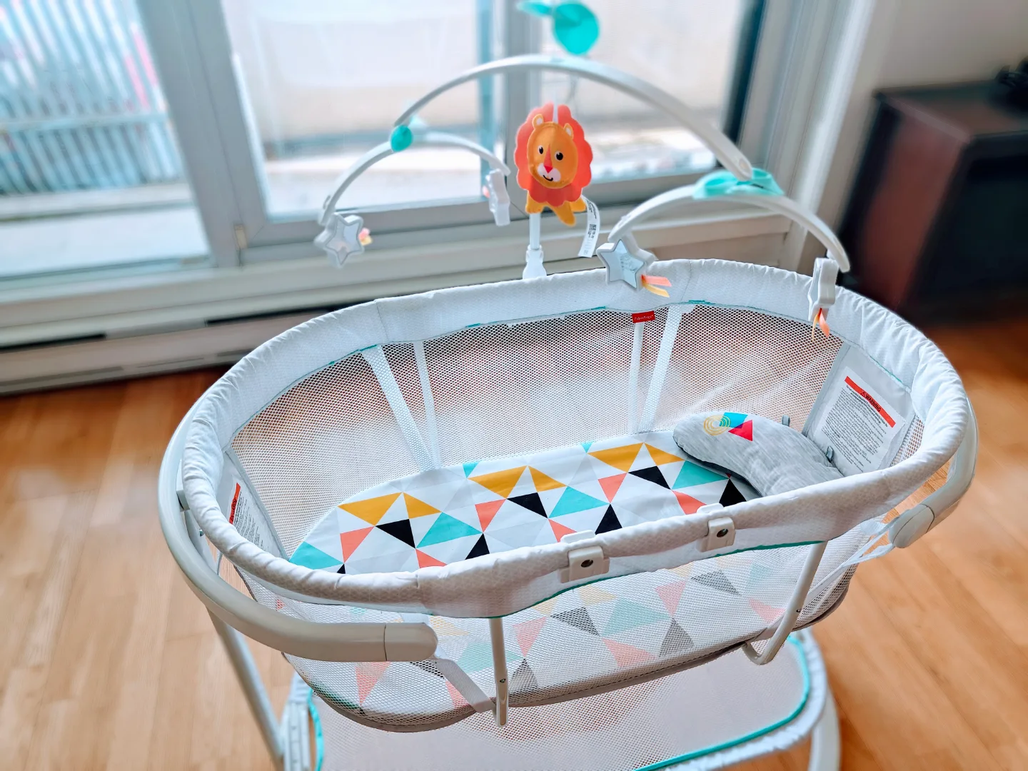 Fisher-Price Baby Bedside Sleeper Soothing Motions Bassinet image indicator(3)