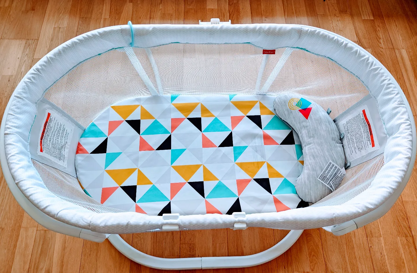 Fisher-Price Baby Bedside Sleeper Soothing Motions Bassinet image indicator(6)