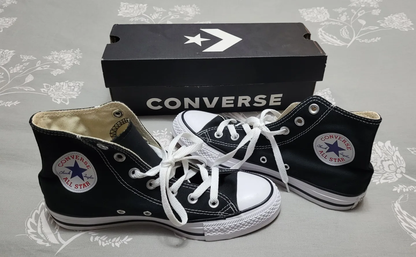 LNIB Converse Chuck Taylor All Star High Top Sneakers thumbnail