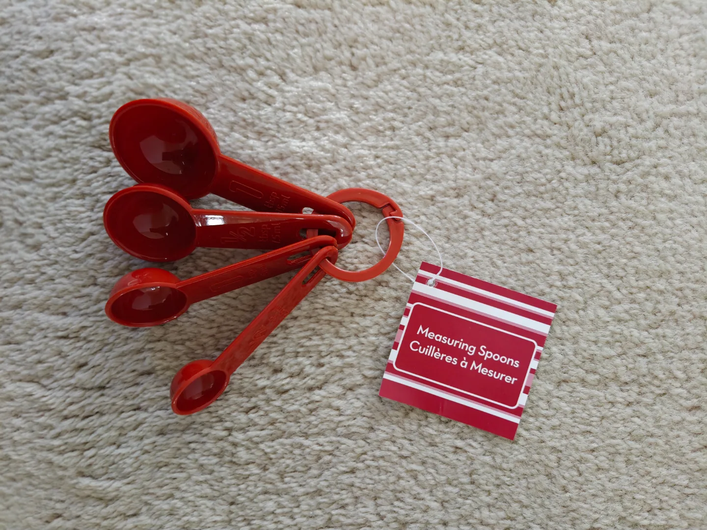Red Plastic Measuring Spoons thumbnail