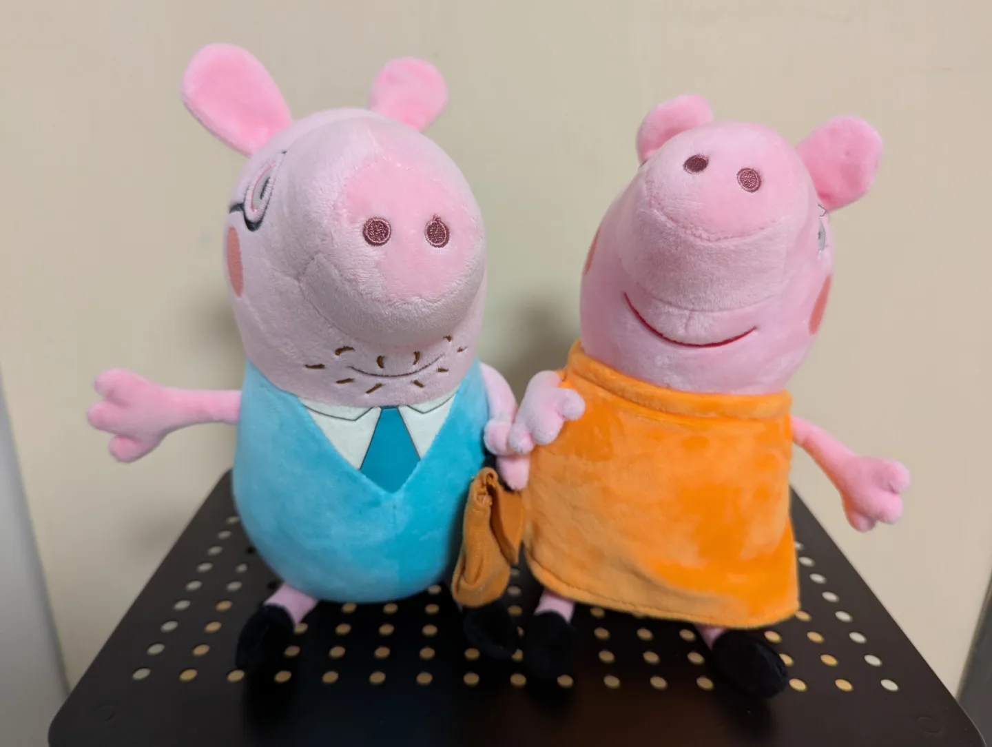 Peppa Pig - Mommy and Daddy Pig Stuff Toys ~ *Pre-Loved* image indicator(3)