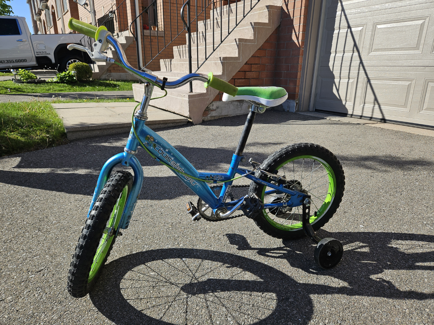 Girls' Diamondback Cobra 16-inch Bike with Training Wheels