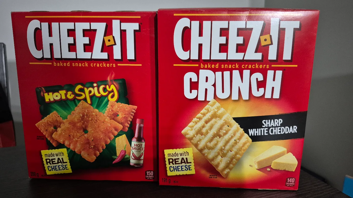 Cheez-It Crackers - Hot & Spicy & Sharp White Cheddar Crunch 🏒 thumbnail