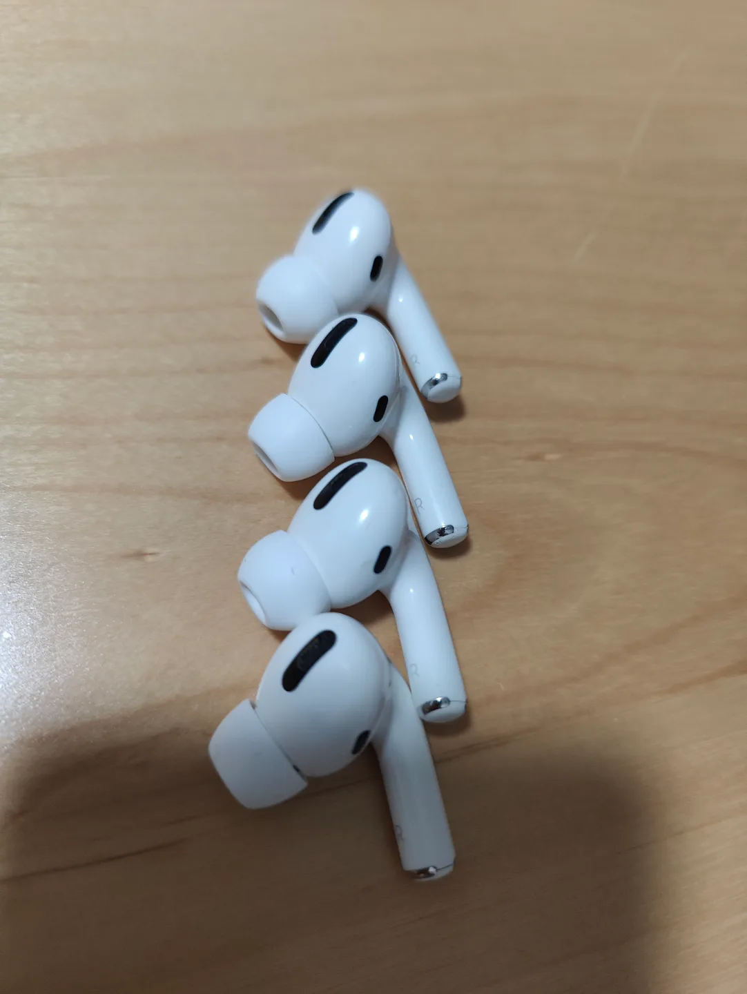 Apple AirPods Pro - RIGHT AirPod only thumbnail