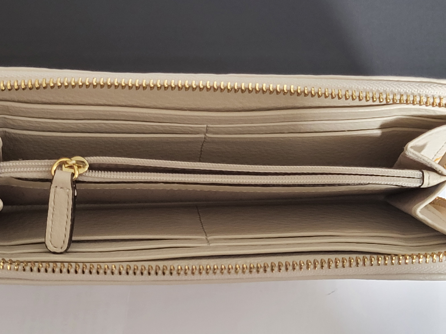 Michael Kors Beige Zip Around Wallet - photo 2