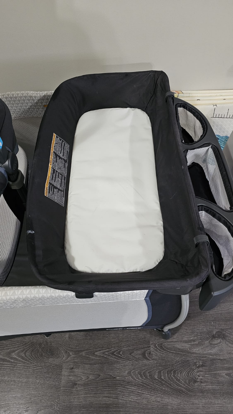 Graco Pack 'n Play with Bassinet and changing table - photo 3