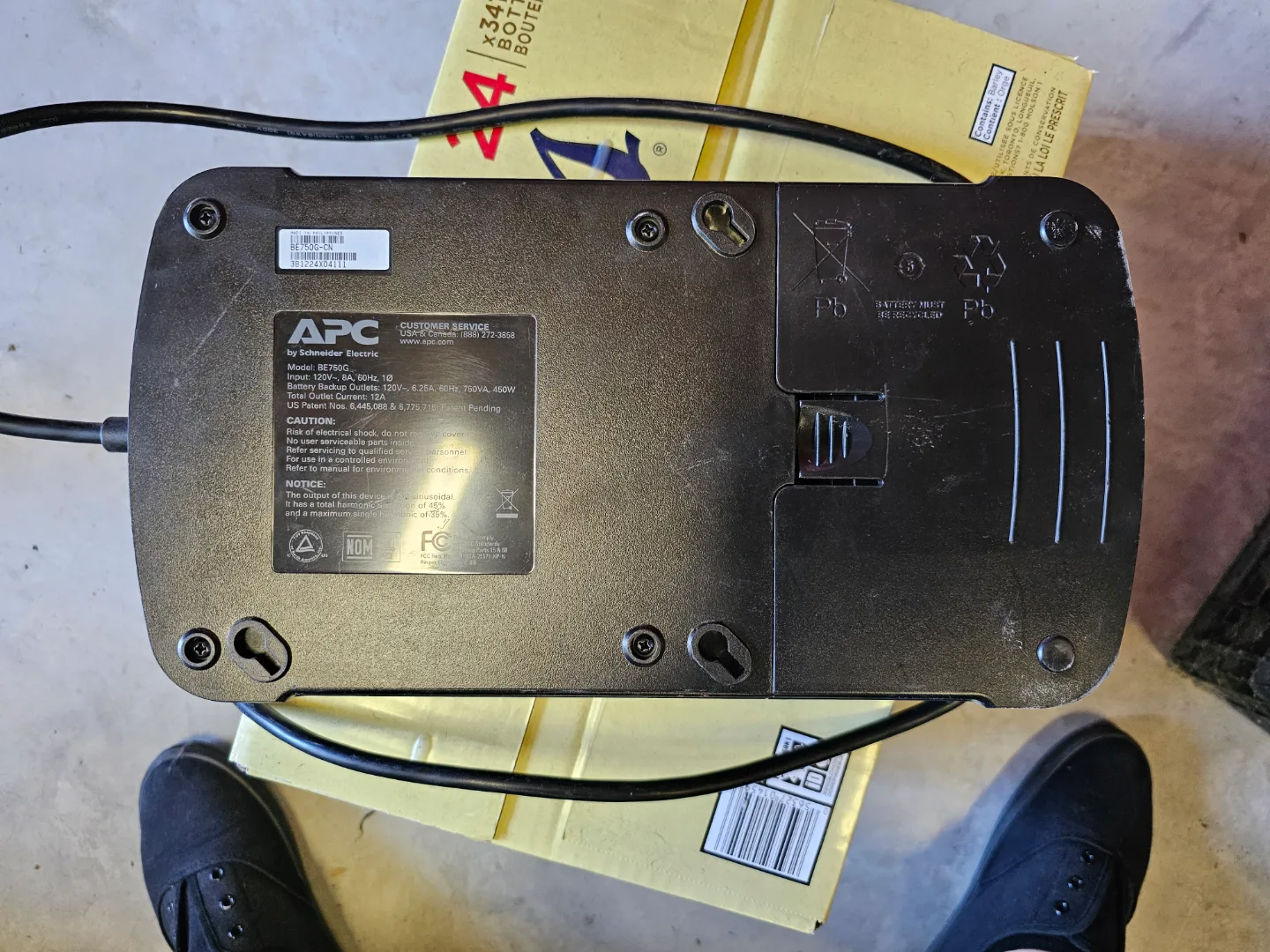 APC Back-UPS 750 Battery Backup & Surge Protector image indicator(4)