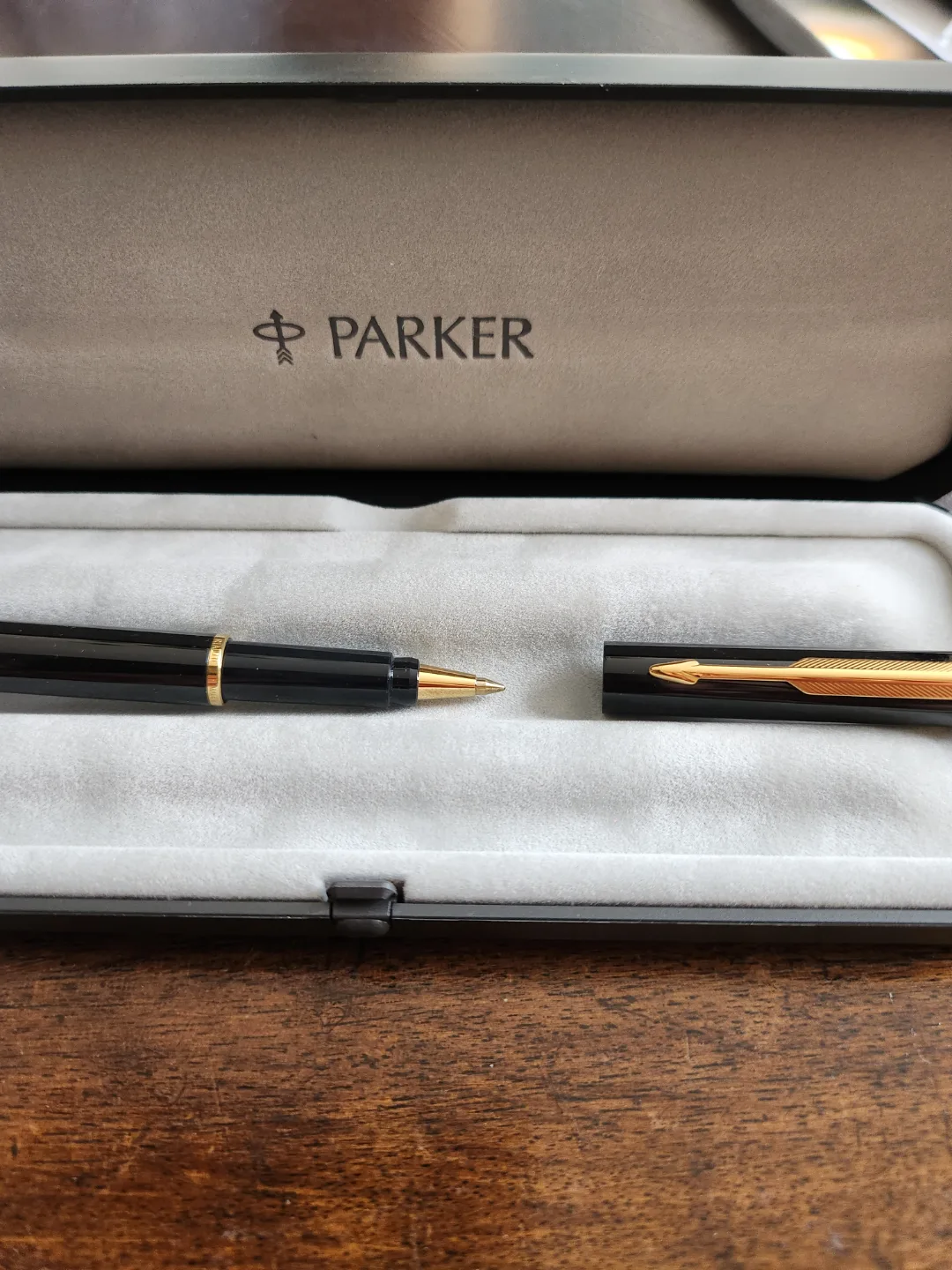 Parker Rollerball Pen in Box image indicator(3)