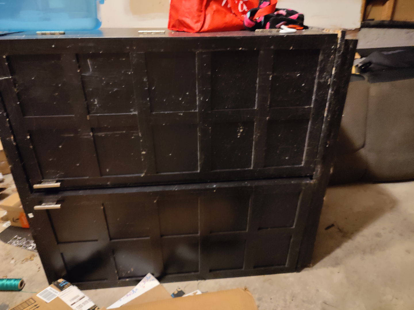 black Wooden bar