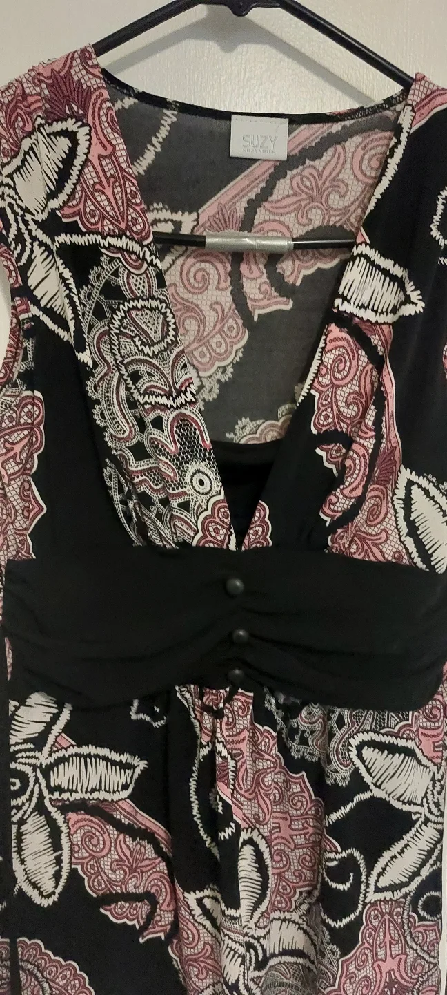 Suzy Shier Black and Pink Sleeveless Top image indicator(2)