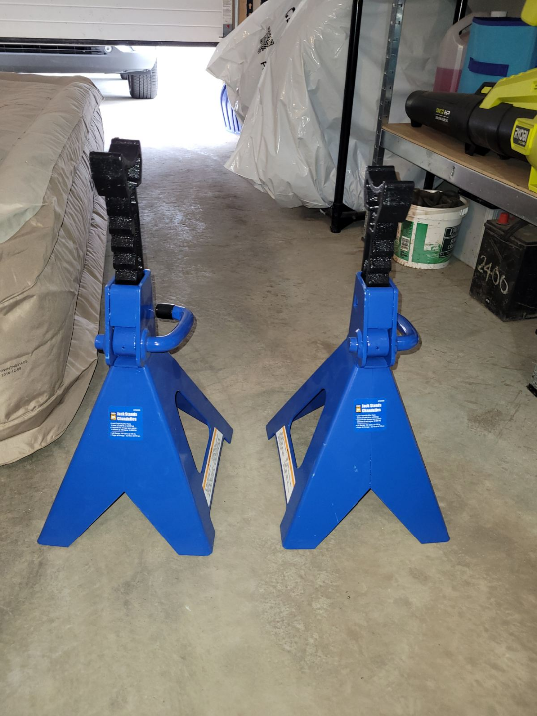 Pair of Blue Jack Stands