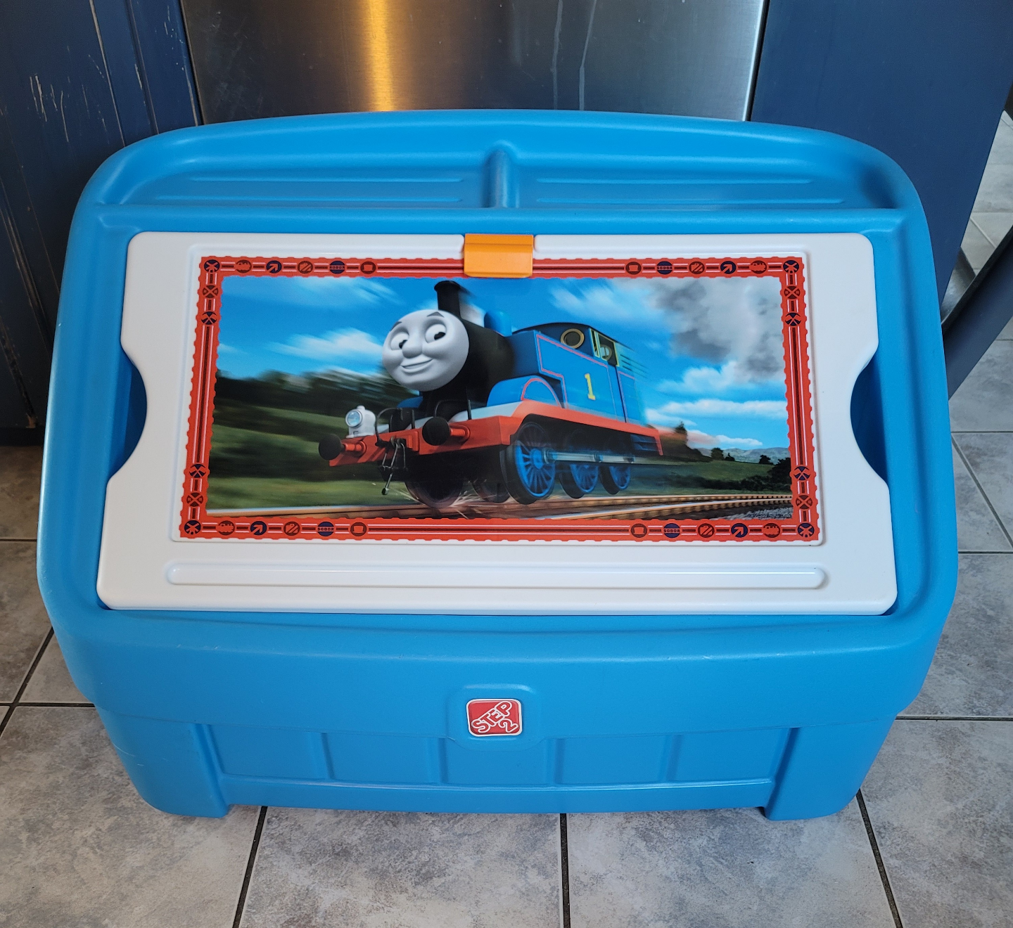 Step2 Thomas The Tank Engine 2-in-1 Toy Box and Art Lid - photo 2