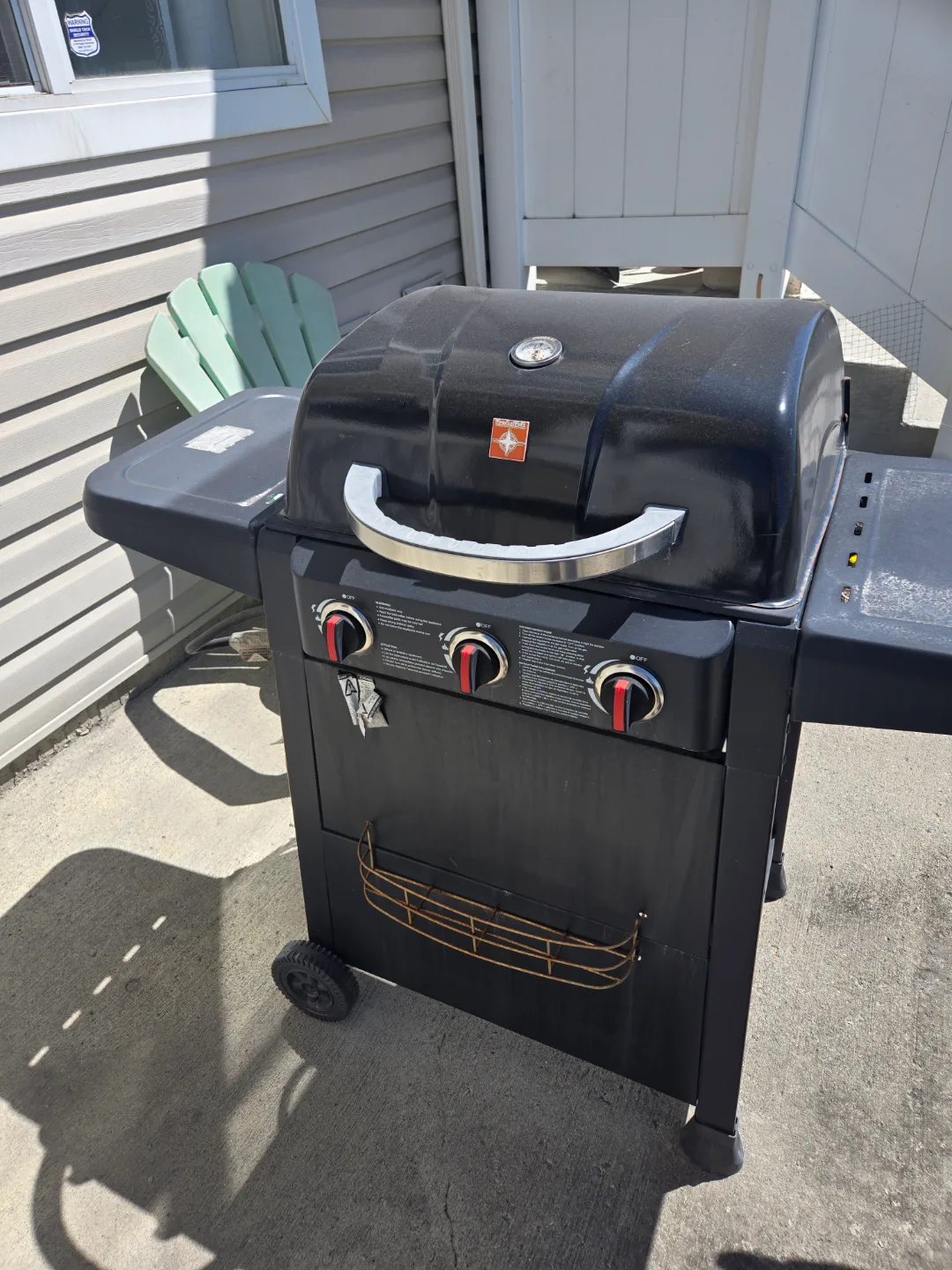 3-Burner Propane BBQ Grill thumbnail