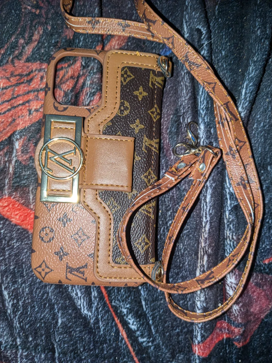 Louis Vuitton iPhone 12 Case image indicator(4)