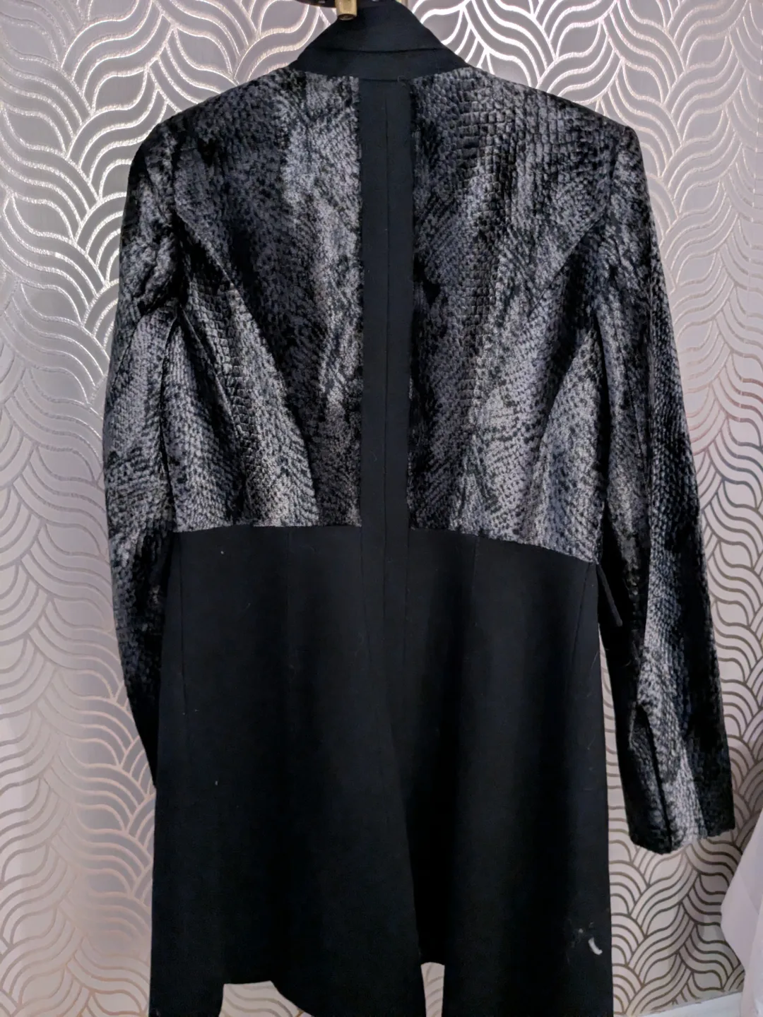 Karen Millen Black & Grey Snakeskin Print Blazer image indicator(2)