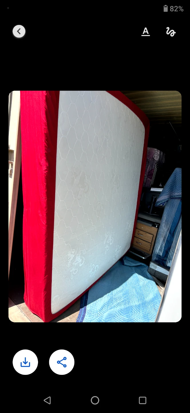 king-size mattress like new, very good quality