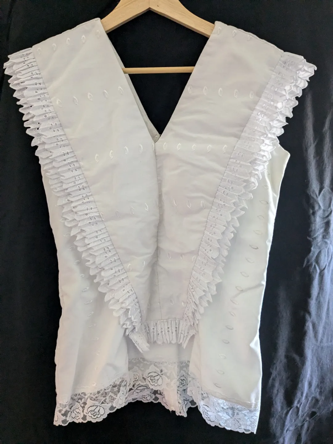 Hand-made unique wedding dress image indicator(2)