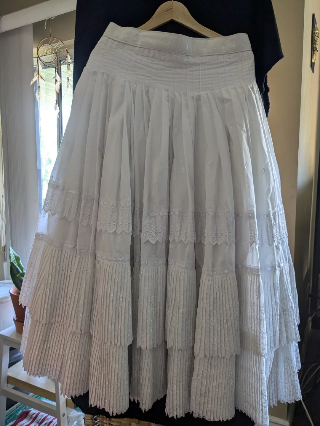 Hand-made unique wedding dress image indicator(4)