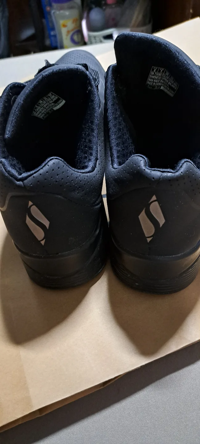 Skechers Women's Black Sneakers, Size 8 image indicator(2)