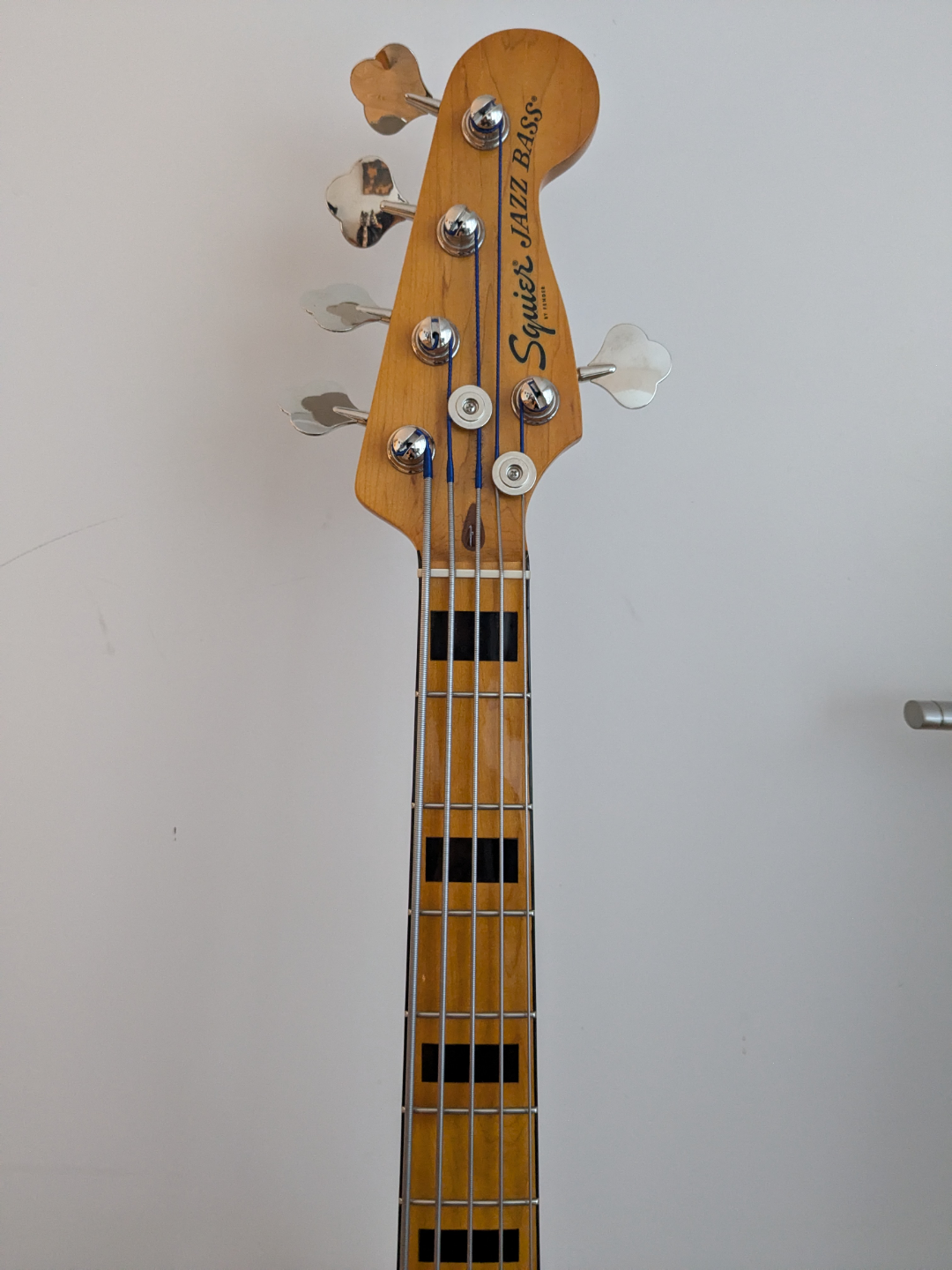 Squier 5-string Jazz Bass + Fender gig bag - photo 3