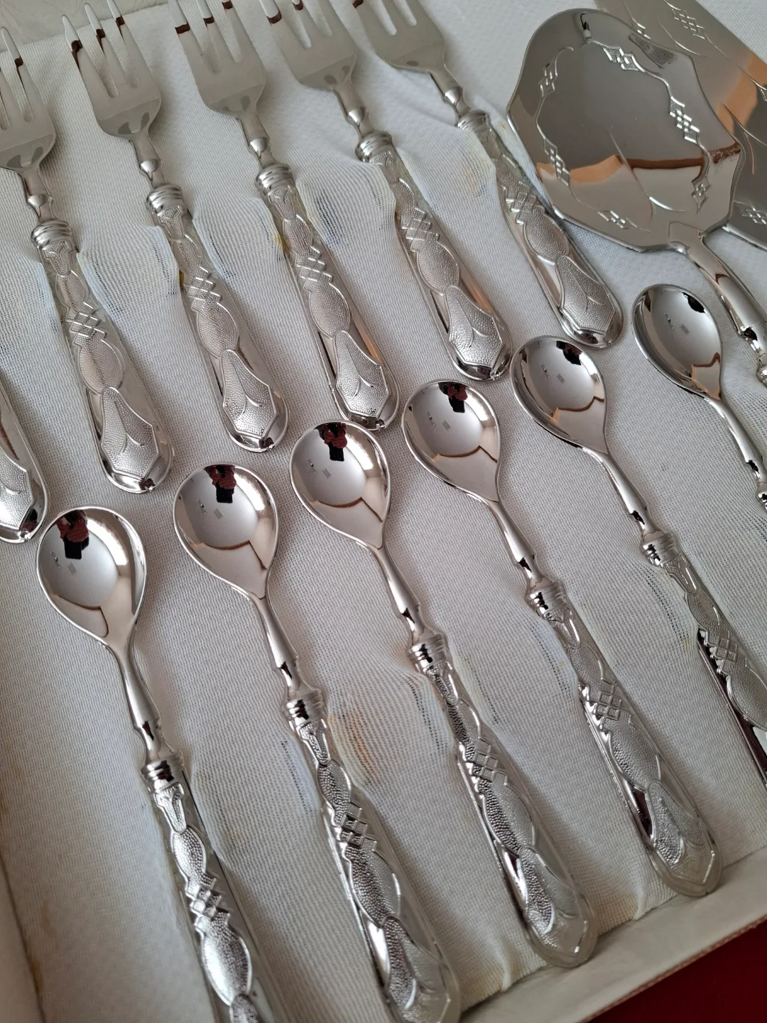 Vintage Italian Dessert Forks, Spoons and Servers image indicator(4)