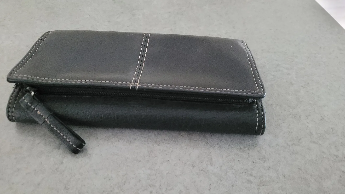 Kenneth Cole Reaction Black Leather Wallet image indicator(3)