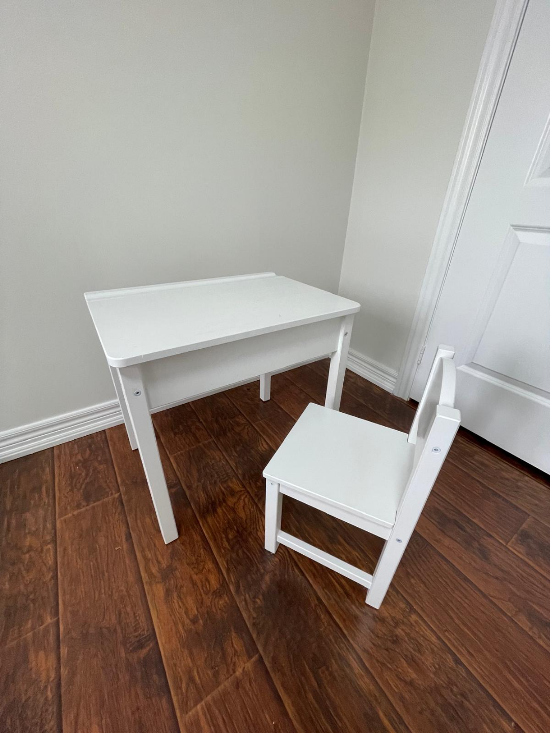 White Kids Desk and Chair Set