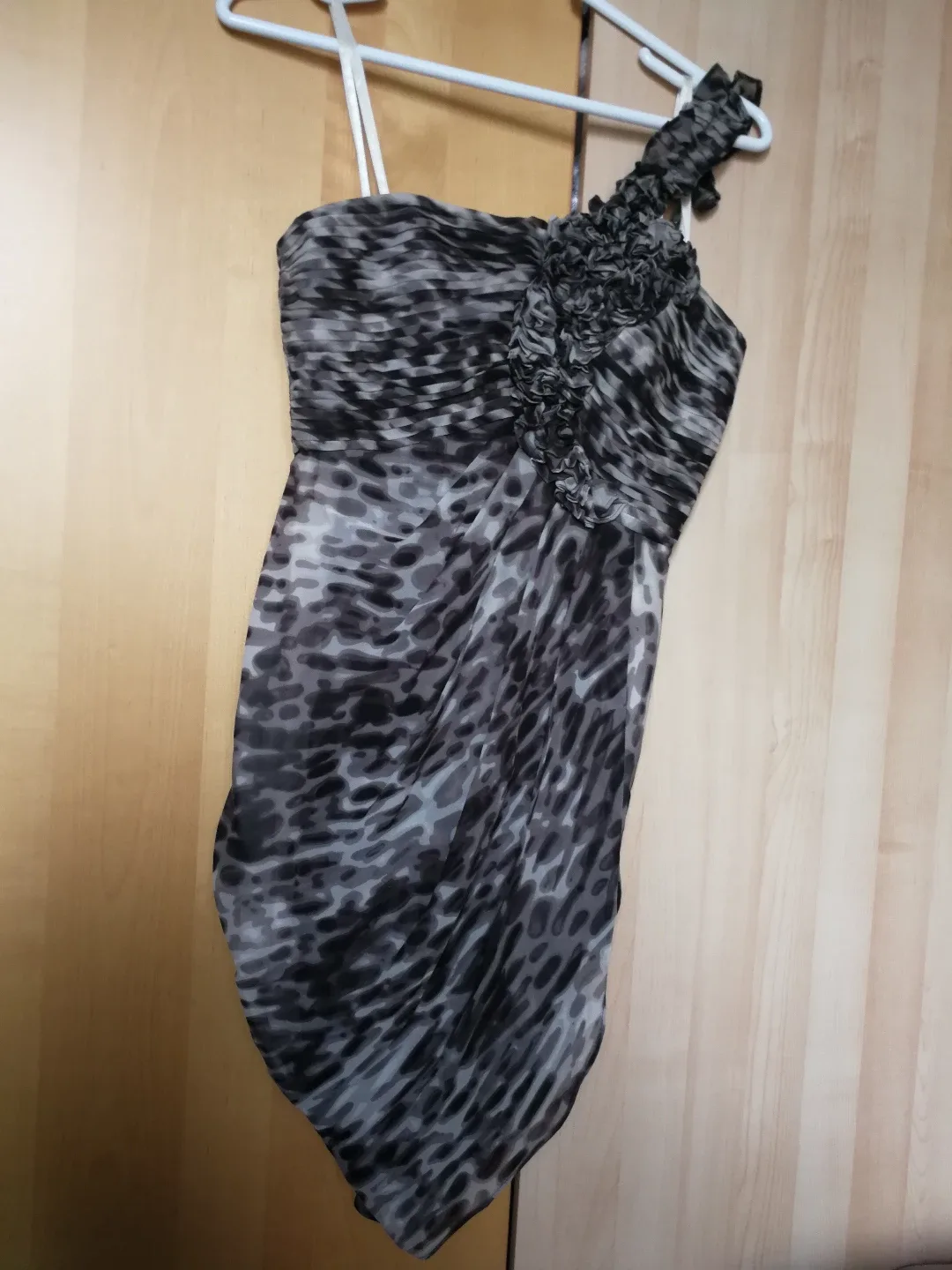 BCBG Max Azria Leopard Print Cocktail Silk Dress size 0 image indicator(5)