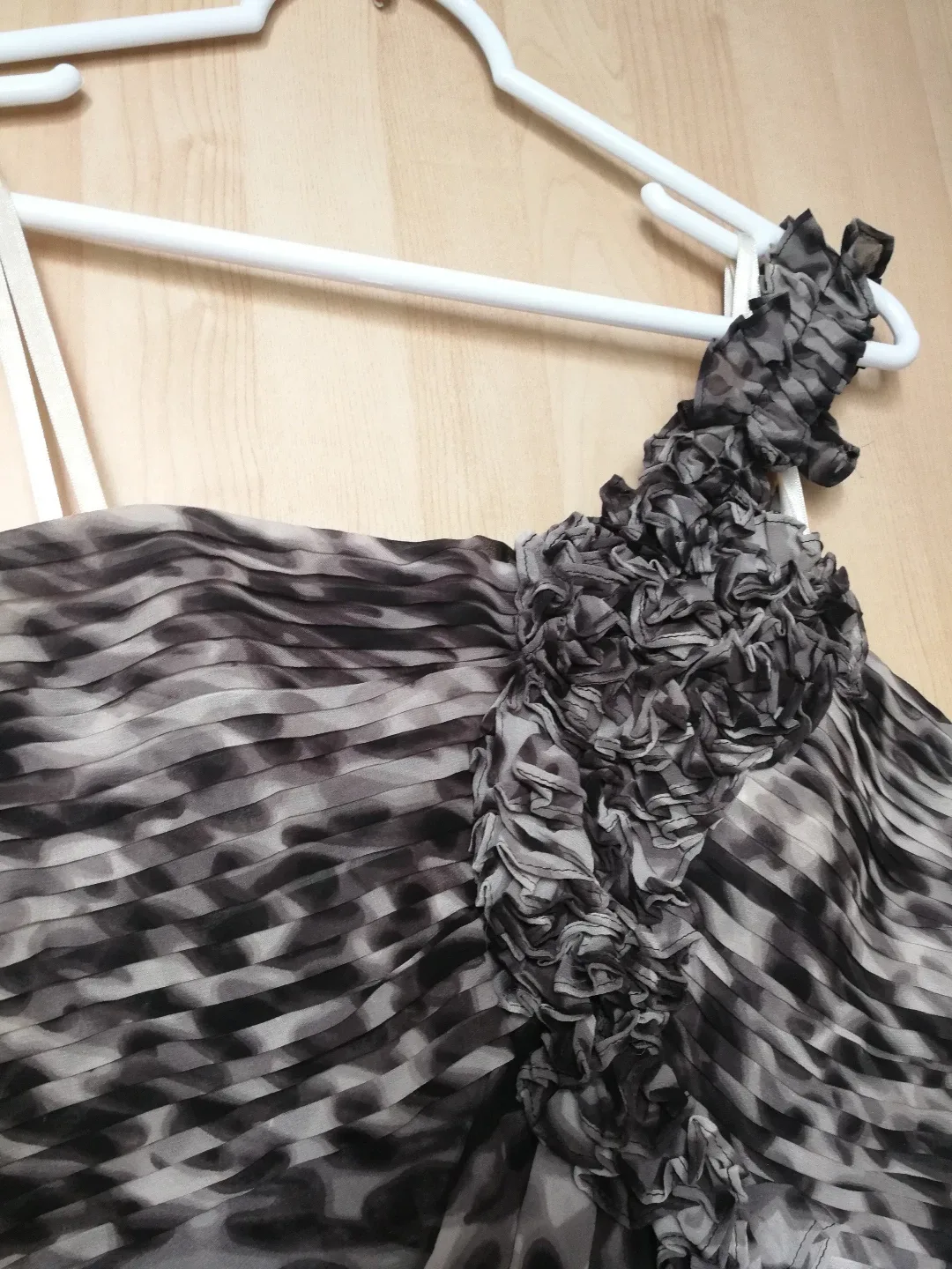 BCBG Max Azria Leopard Print Cocktail Silk Dress size 0 image indicator(6)