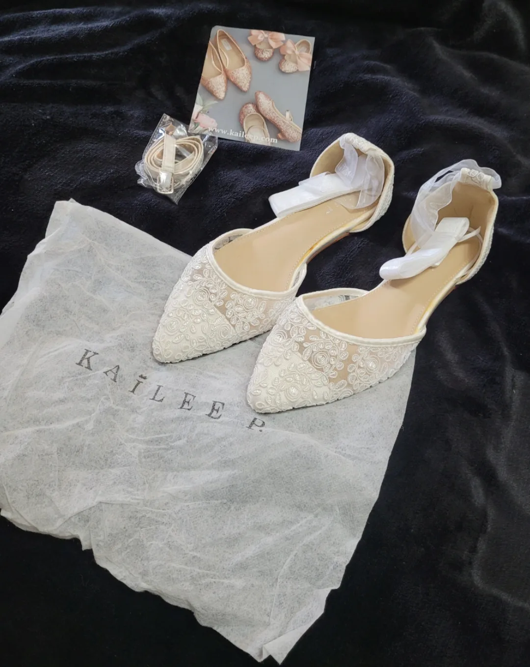 *NEW* KAILEE P. White Floral Lace Bridal Flats, Size 7.5 image indicator(2)