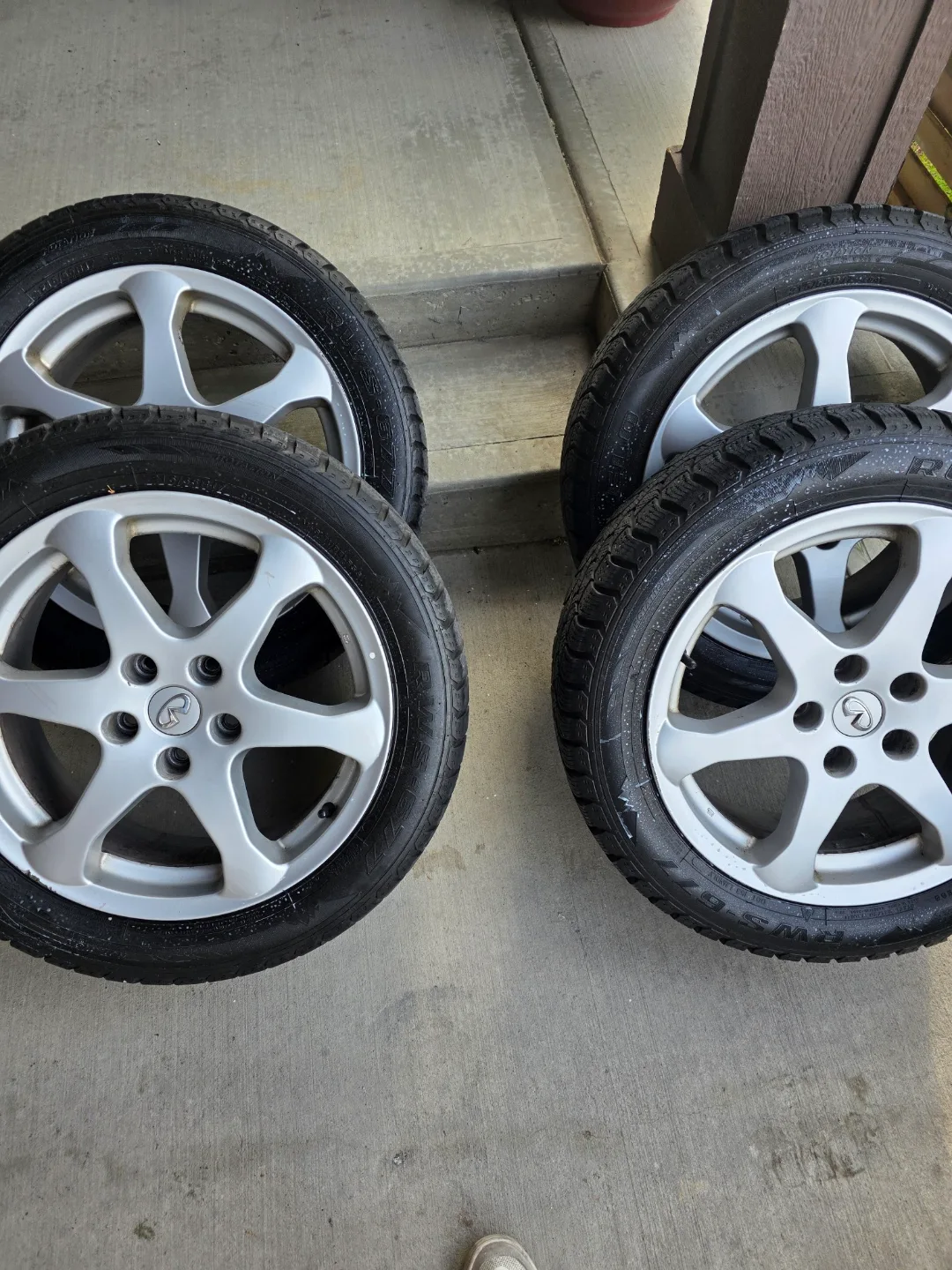 2004 Infiniti G35 Sedan - Low Kilometers image indicator(4)