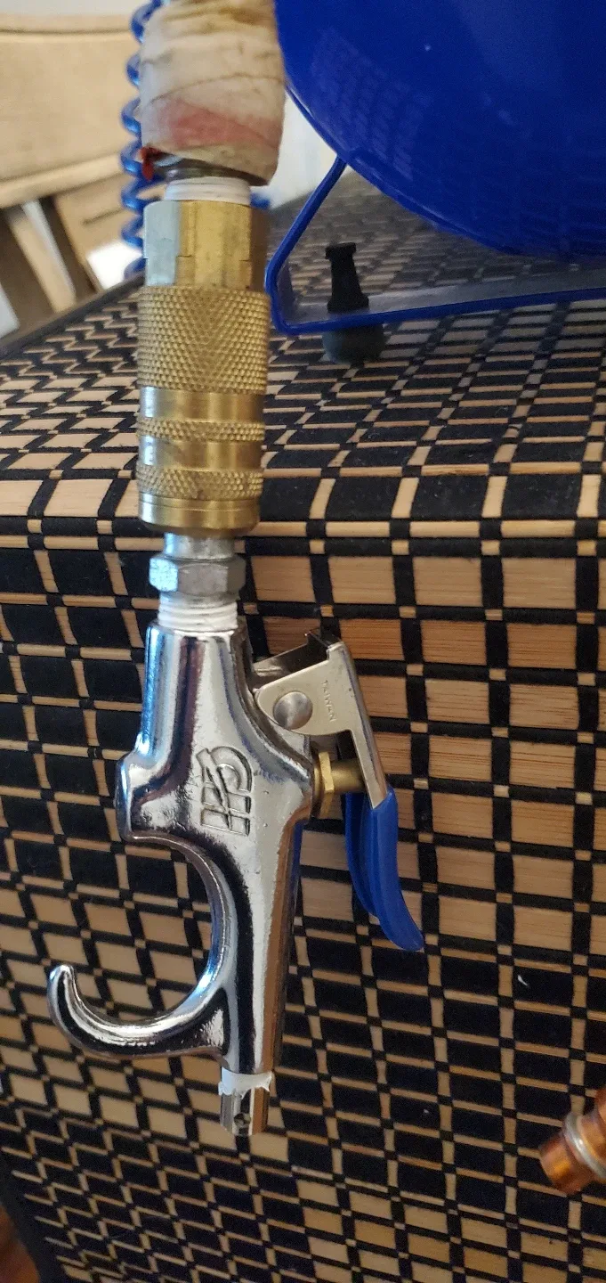 Campbell Hausfeld 3 Gallon Air Compressor image indicator(4)