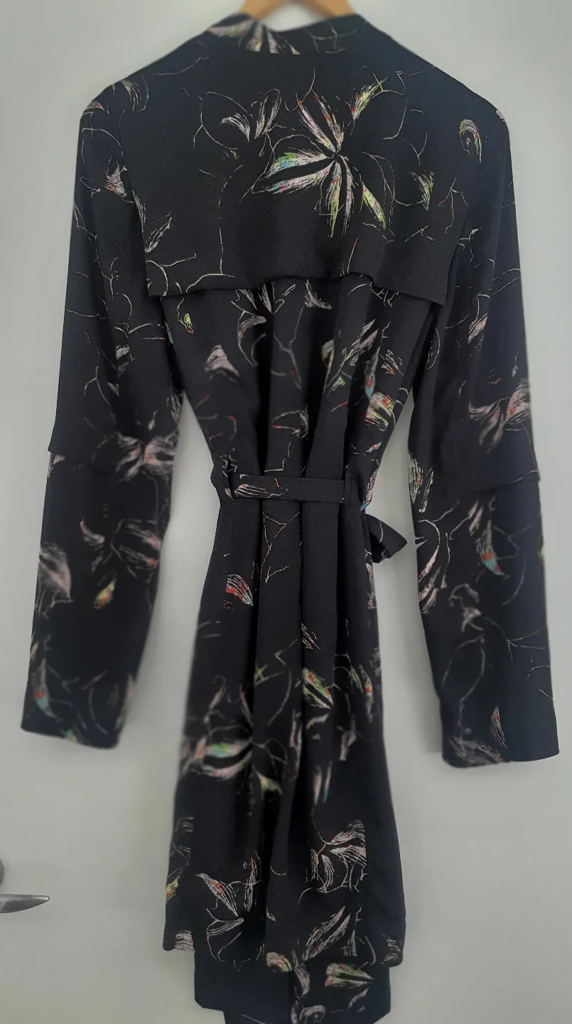 Aritizia Babaton Quincey Trench Coat Black Floral - Size Medium image indicator(3)