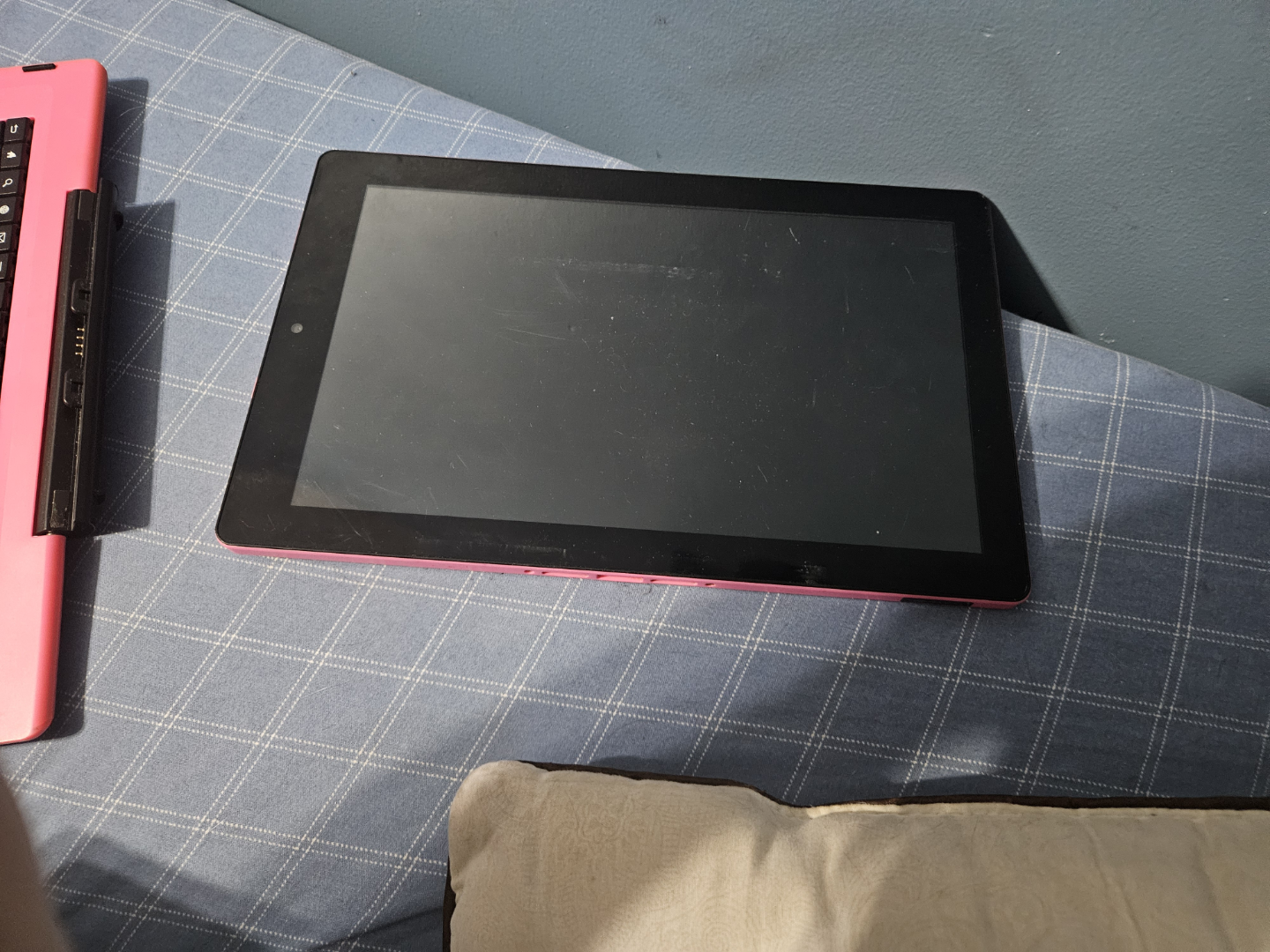 Pink Tablet and Keyboard - photo 2