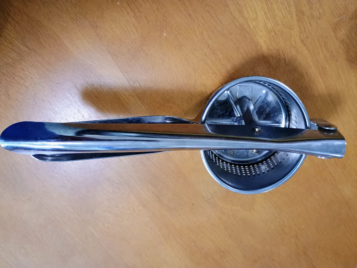 🏒👉 Vintage Stainless Steel Potato Ricer/sieve image indicator(3)