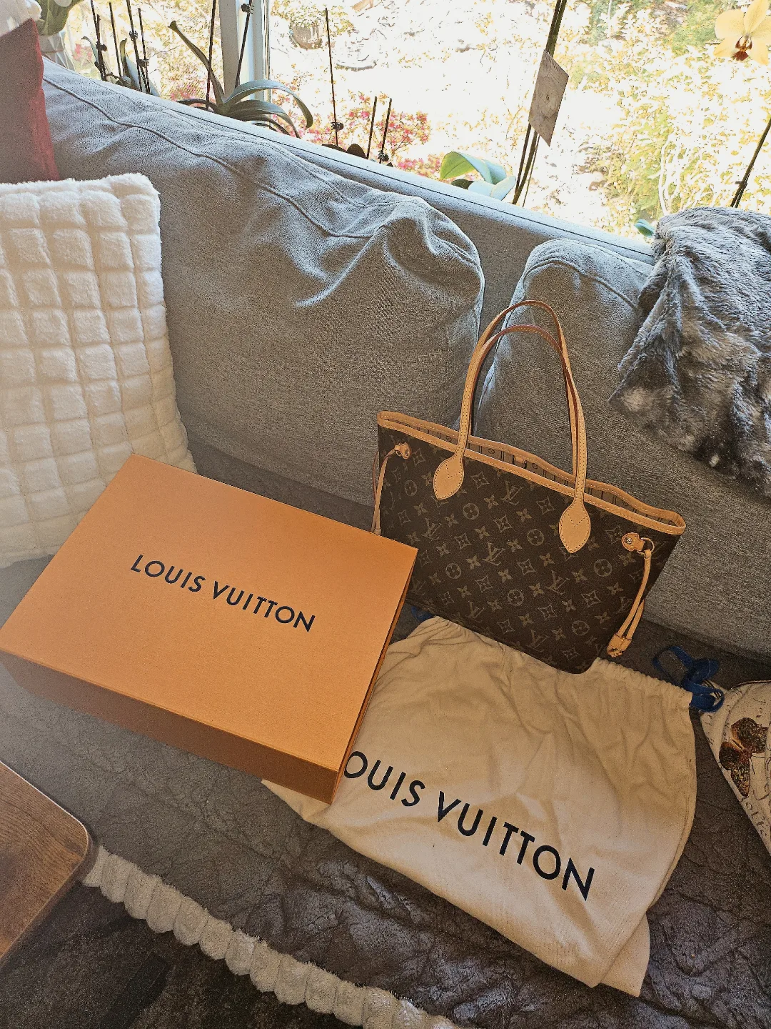 Louis Vuitton Monogram Canvas Neverfull MM Tote Bag thumbnail