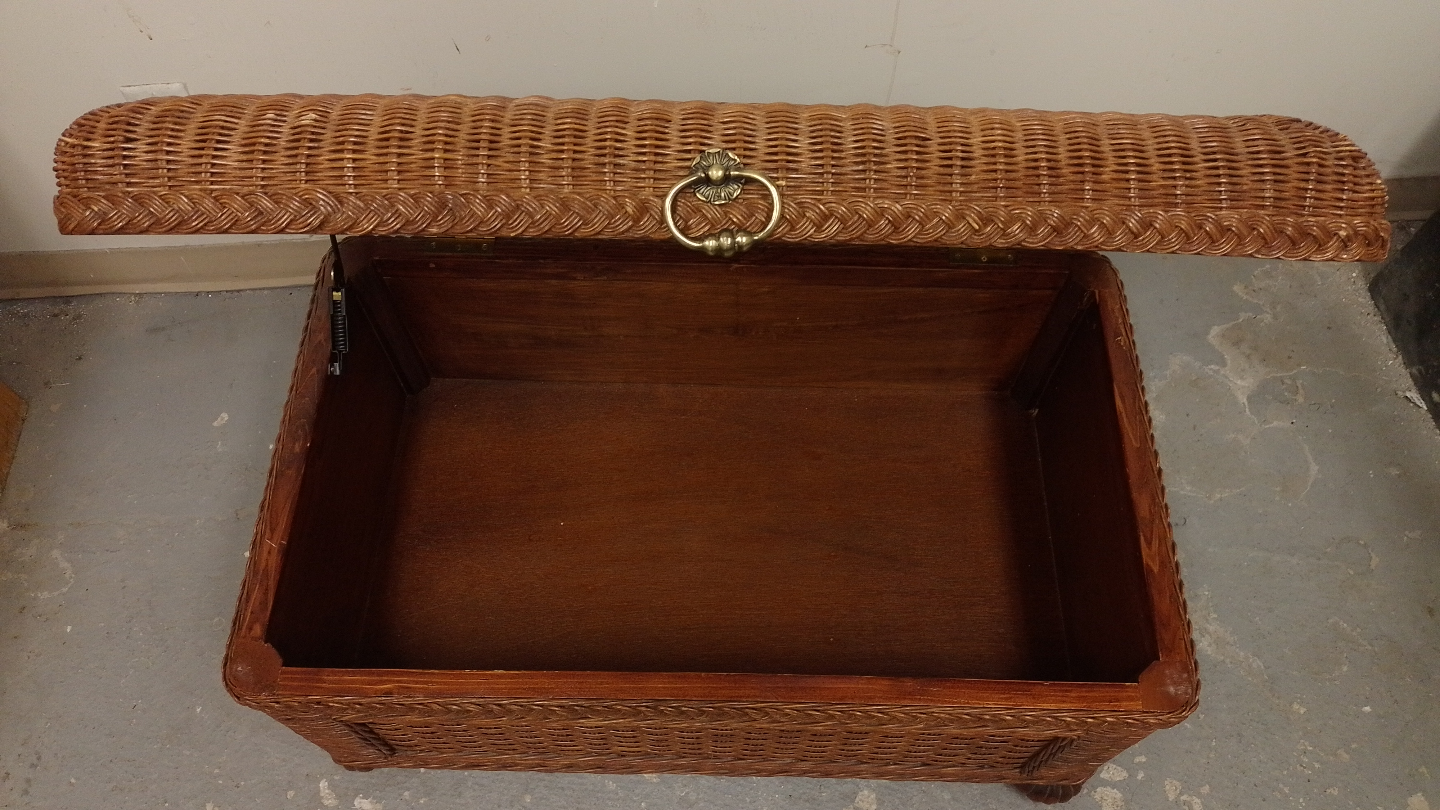 Large Vintage Wicker Rattan Chest with Lid Support - photo 2