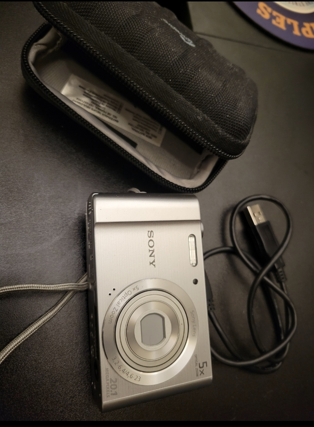 Sony Cyber-shot 20.1MP Digital Camera with Case and USB Cable 🏒