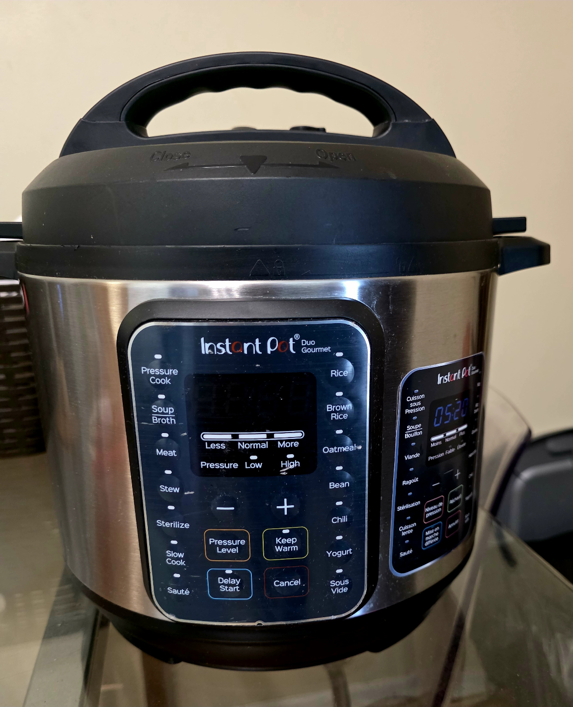 URGENT SALE Instant Pot Duo Gourmet 6-Quart Pressure Cooker