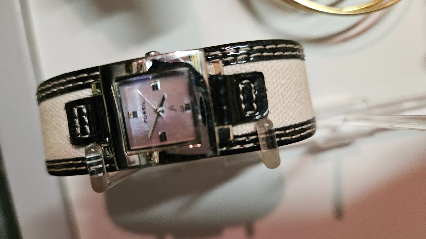 Fossil Women's Watch with Beige Fabric Band image indicator(2)