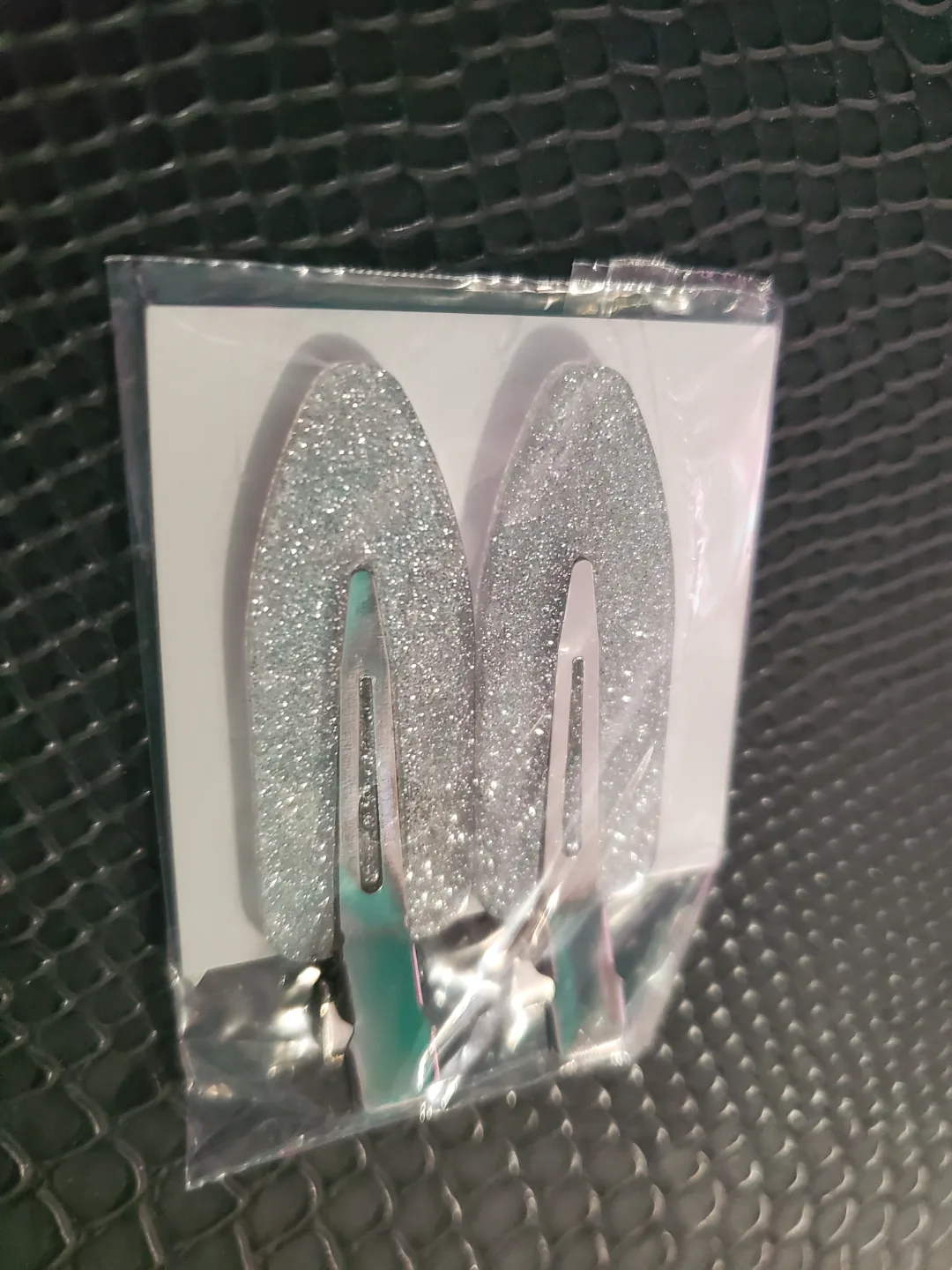 Pair of Silver Glitter Hair Clips (Sephora holiday set item) image indicator(4)