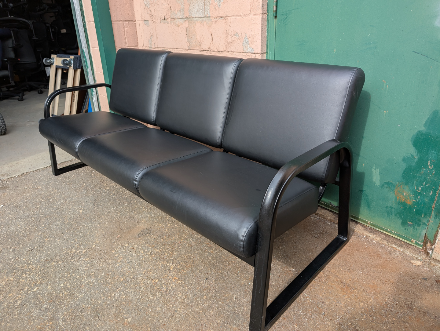 Black Three-Seater Sofa, Free delivery - photo 4