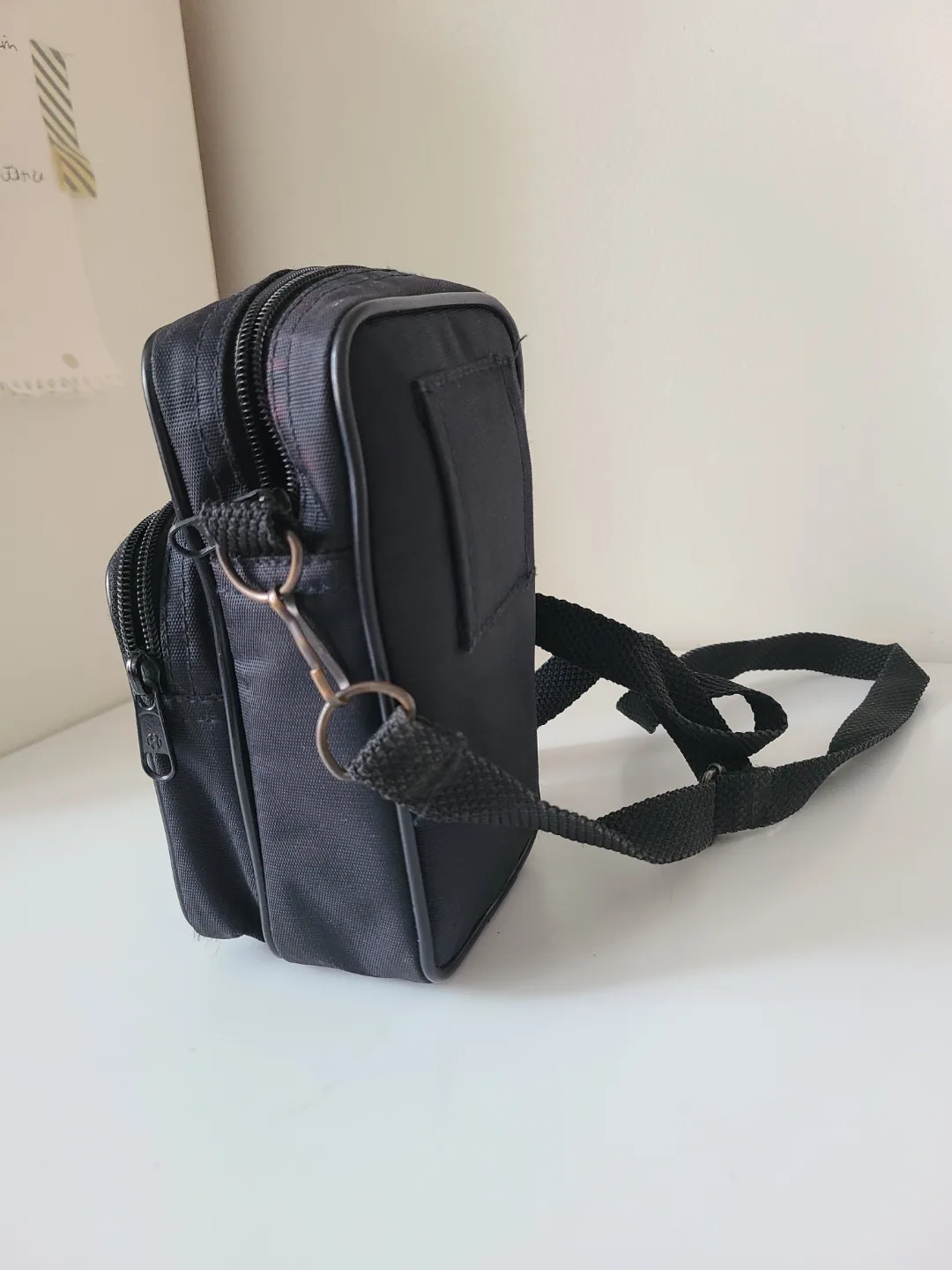 Hama Black Camera Bag - Compact Shoulder Bag with Strap image indicator(4)