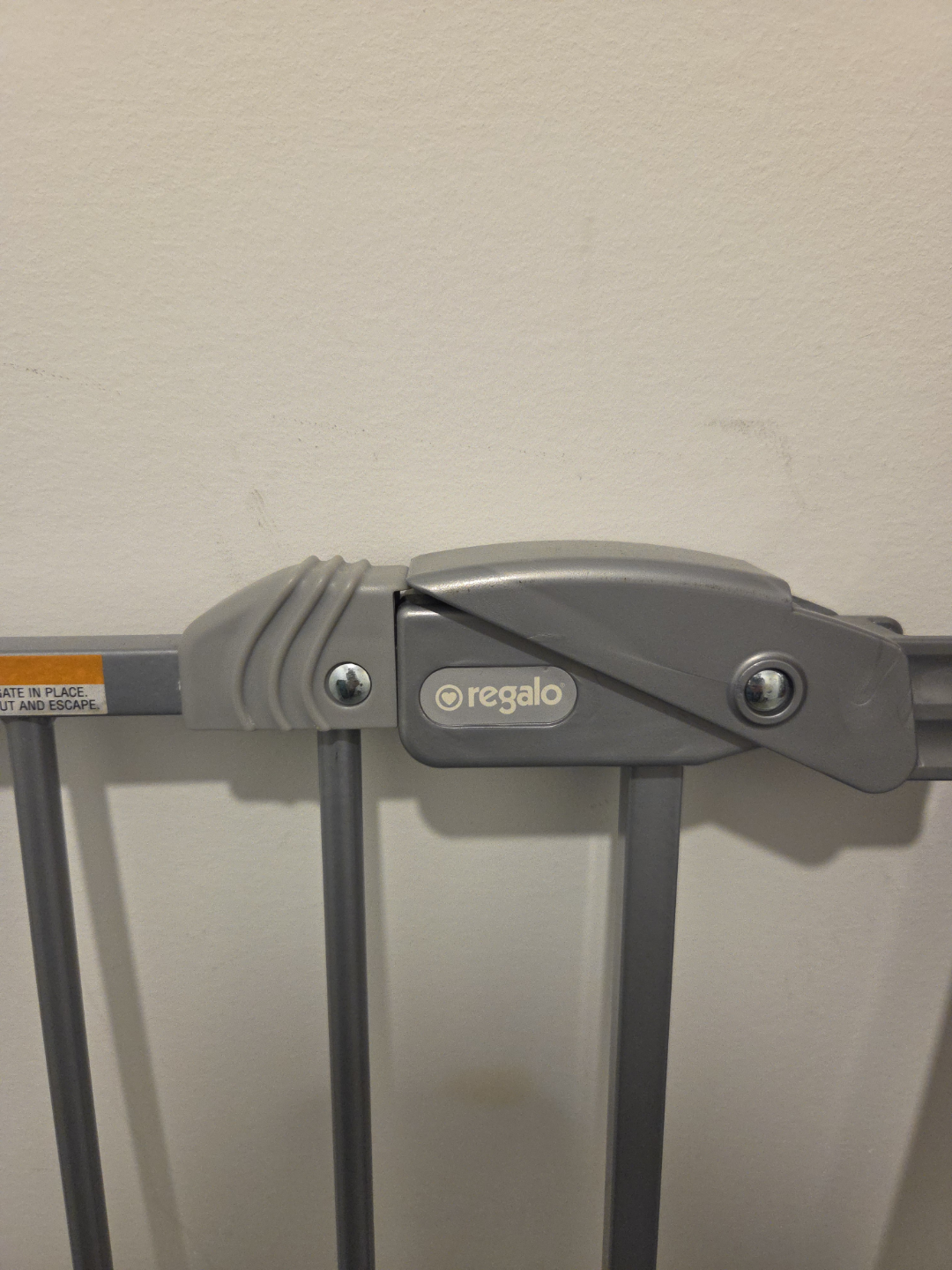 Regalo Easy Open & Close Metal Baby Gate - photo 3