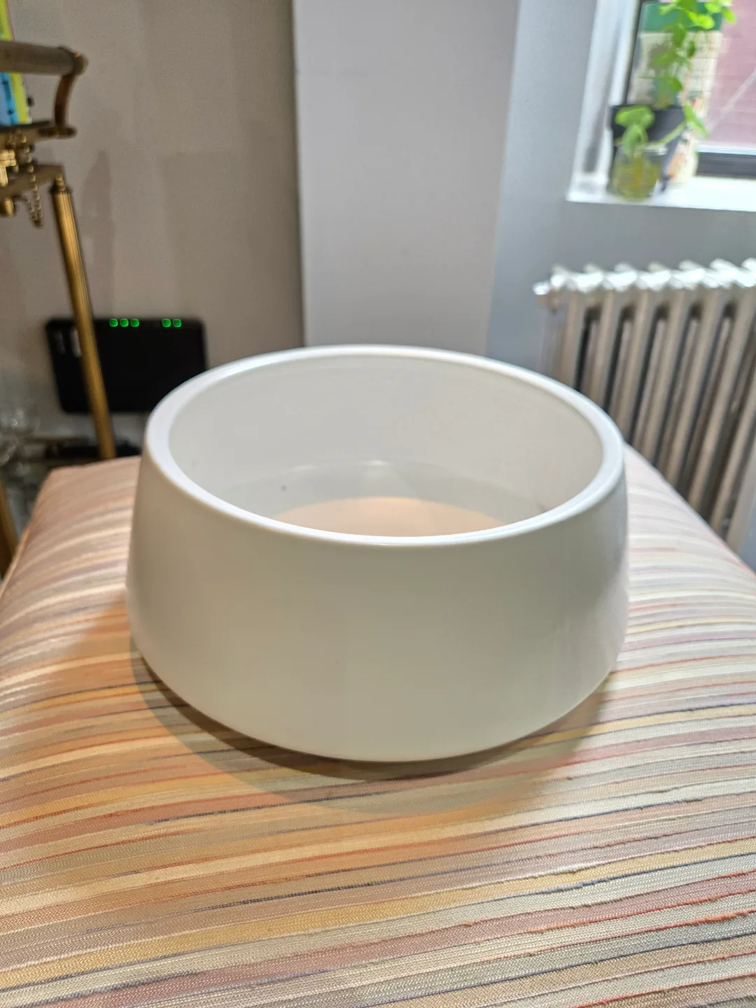 White Ceramic Planter 🥕 thumbnail