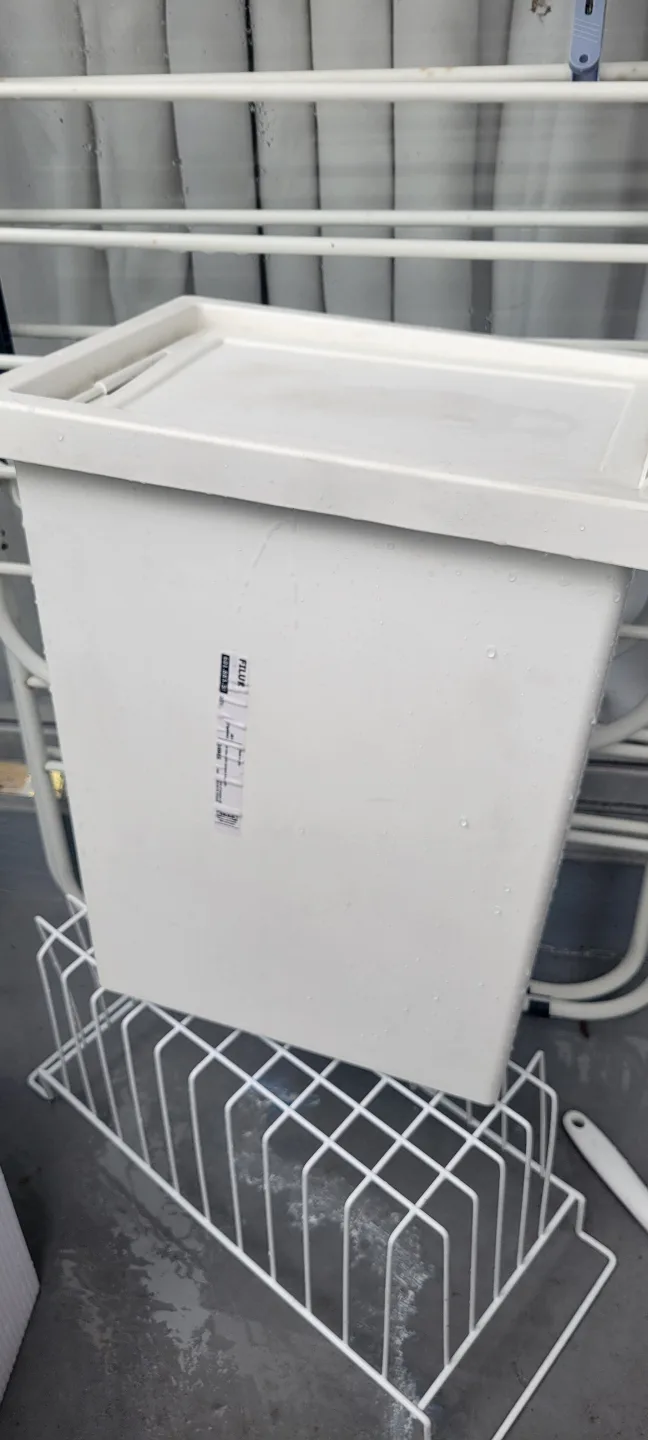 White Rectangular Waste Bin with Lid image indicator(3)