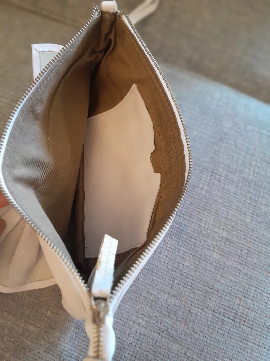 Lovely Cuero Vaca wristlet🏒 image indicator(3)