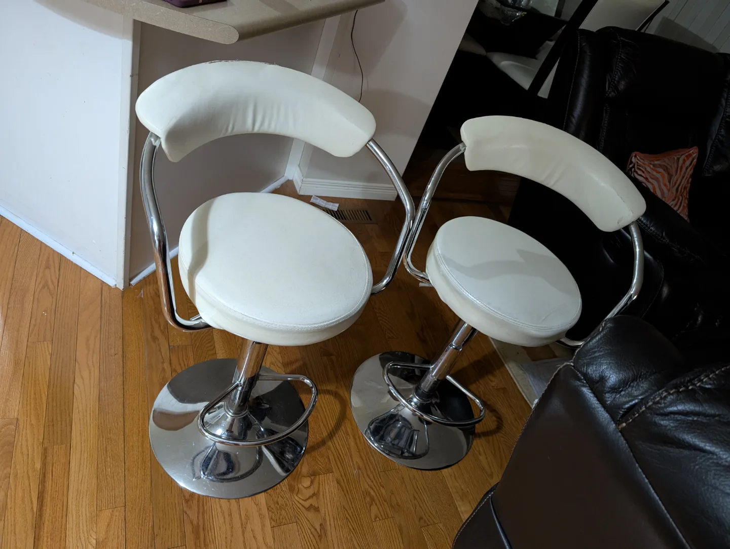Pair of White Leather Bar Stools 🧡 thumbnail